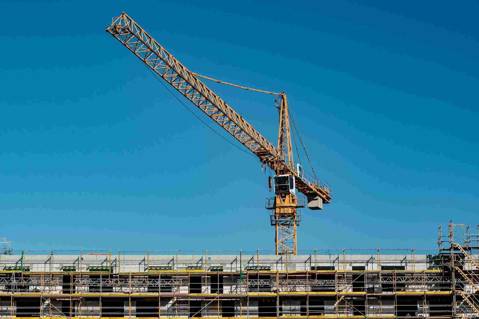 Jenis-jenis Crane dalam Konstruksi, Biaya Sewa dan Pemasangannya